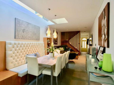3 Storey Home Close Walk To Fox Studios SCG & City - Darwin Tourism 0