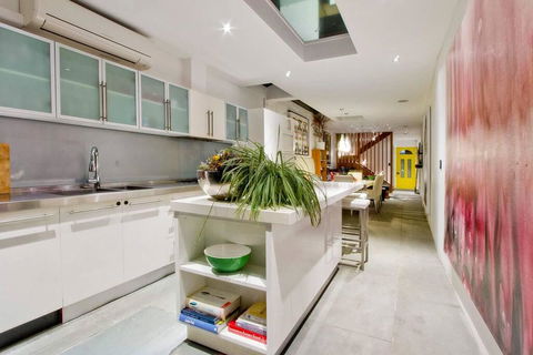 3 Storey Home Close Walk To Fox Studios SCG & City - Darwin Tourism 1
