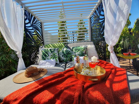 4 BEDROOM GARDENS ESCAPE - CHAMPAGNE STAYS Darwin - Darwin Tourism 1
