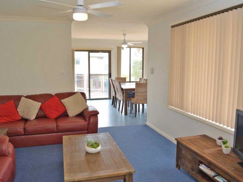5 'Ocean Breeze' Shoal Bay Avenue - Fabulous Location Opposite Shoal Bay Beach! - Darwin Tourism 3