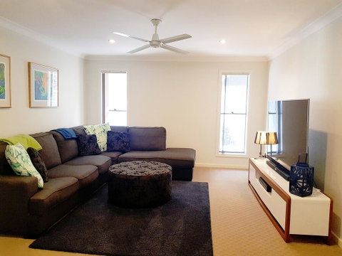 5 Bedroom Luxury Villa - Hope Island - Darwin Tourism 1