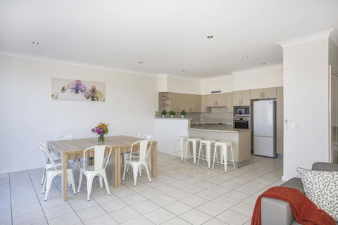 5/14 Dolphin St- Dolphin 5 At Ulladulla - Darwin Tourism 3