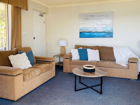 6 'SHOAL TOWERS', 11 SHOAL BAY RD - STUNNING WATER VIEWS & PERFECT LOCATION - Darwin Tourism 1