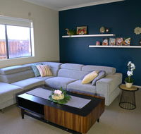 6 Bedrooms Contemporary Big House at Pakenhem - Darwin Tourism