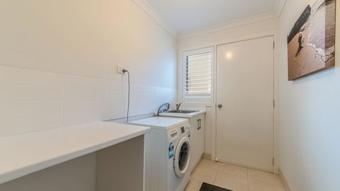 7 Graydens Road, Ventnor With Spectacular Views - Darwin Tourism 2