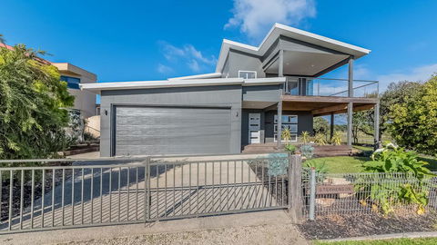 7 Graydens Road, Ventnor With Spectacular Views - Darwin Tourism 0