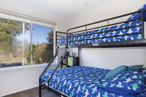 77 Lake Entrance Rd - Waterfront Wonder - Darwin Tourism 1
