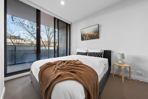 A Bright & Airy CBD Apt Next To Southern Cross - Darwin Tourism 1