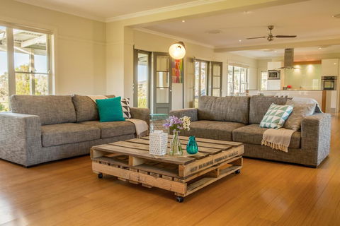 Abingdon House - Darwin Tourism 1