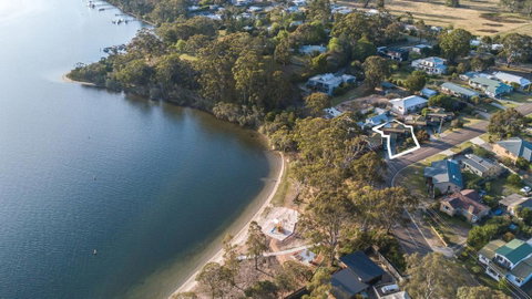 Above Sunset - 100m From The Paynesville Lakes - Darwin Tourism 0