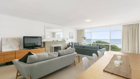 ABSOLUTE BEACHFRONT - FRANKSTON - Darwin Tourism 0