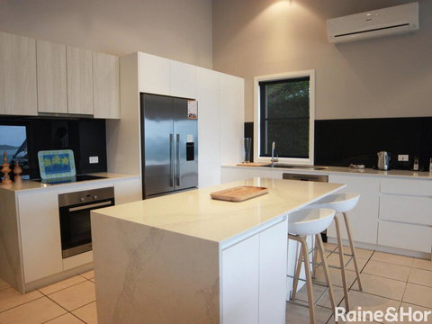 Absolutely Avoca - 114a Avoca Drive, Avoca Beach - Darwin Tourism 1
