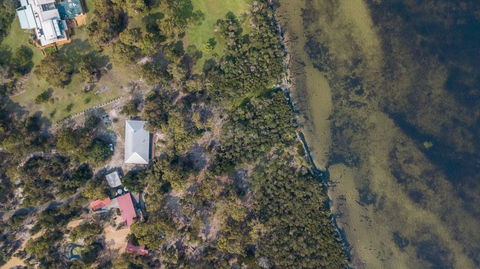 Acacia Lakehouse - The Lake At Your Doorstep - Darwin Tourism 1
