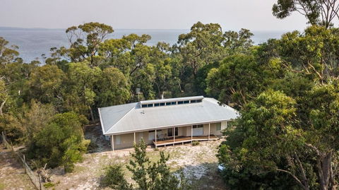 Acacia Lakehouse - The Lake At Your Doorstep - Darwin Tourism 0