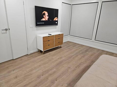 E 4 Room Retreat Family Friendly - Darwin Tourism 2