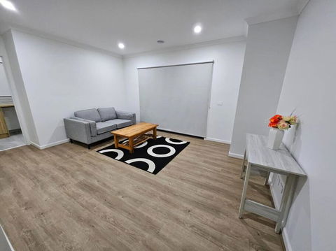 E 4 Room Retreat Family Friendly - Darwin Tourism 3