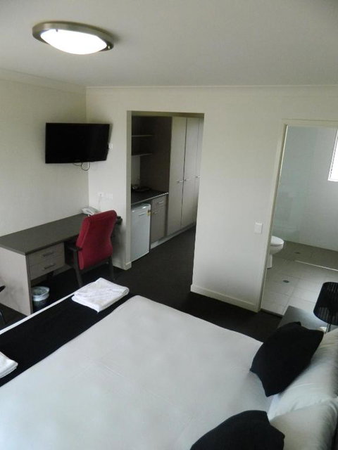 Dooleys Tavern And Motel Capella - Darwin Tourism 1