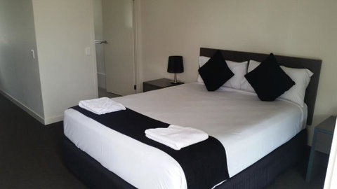 Dooleys Tavern And Motel Capella - Darwin Tourism 0