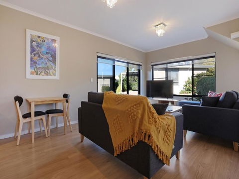 Eagle Heights Holiday Units - Darwin Tourism 2