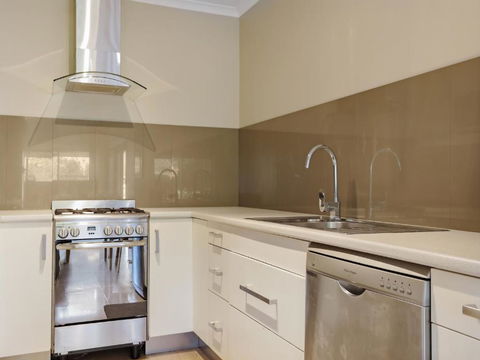 Eagle Heights Holiday Units - Darwin Tourism 3