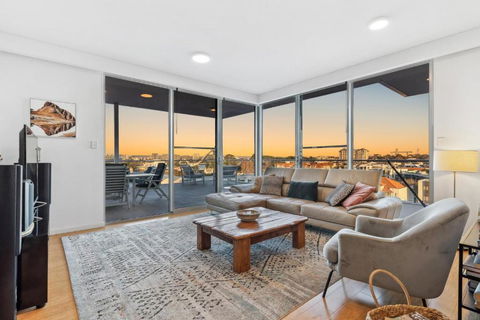 EAST34/60 - Urban Sanctuary - Darwin Tourism 0