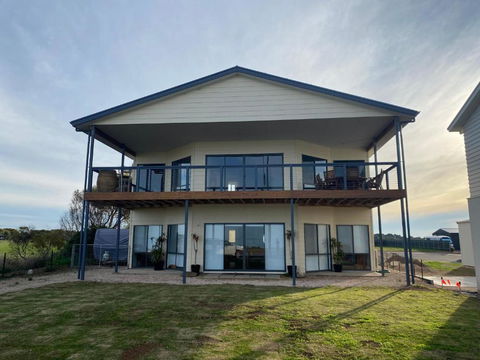 Edithburgh Sea Views - Darwin Tourism 0