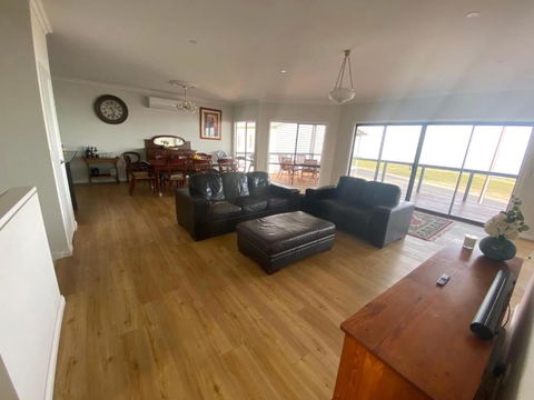 Edithburgh Sea Views - Darwin Tourism 4