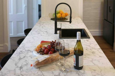 EDW19 - Stylish 2-Bed, 2-Bath Townhose In Drummoyne - Darwin Tourism 1