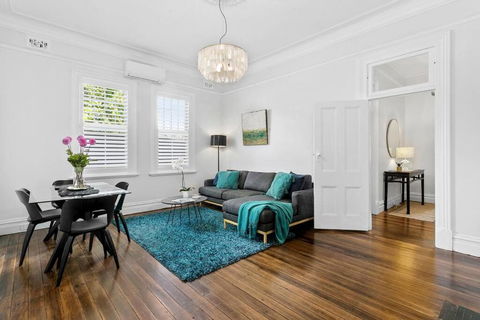 EDW19 - Stylish 2-Bed, 2-Bath Townhose In Drummoyne - Darwin Tourism 3