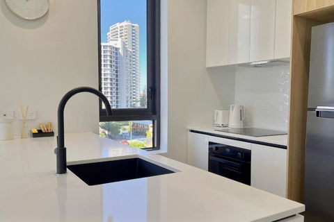 E.S. Surfers Paradise - Darwin Tourism 2