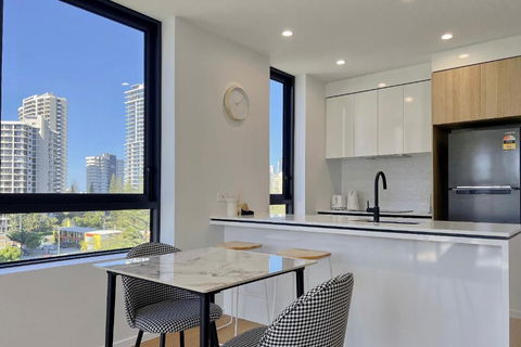 E.S. Surfers Paradise - Darwin Tourism 3
