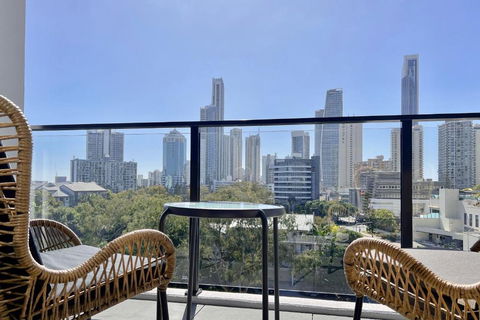 E.S. Surfers Paradise - Darwin Tourism 4