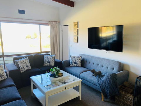 ELM Accommodation - Merrijig - Darwin Tourism 4