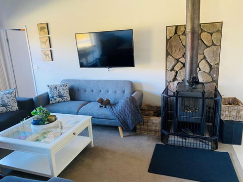 ELM Accommodation - Merrijig - Darwin Tourism 3