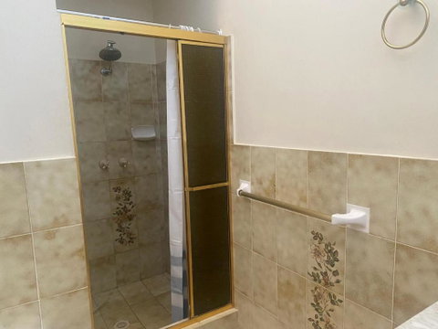 Elegant Castlehill Stay - Darwin Tourism 4