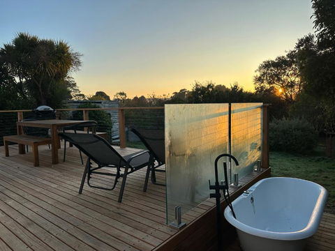 Enjoy A Renovated Retreat With Outdoor Bath - Darwin Tourism 0
