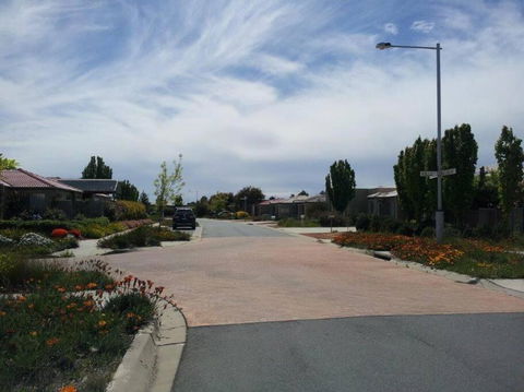 Entire 2BR Sunny House @Franklin, Canberra - Darwin Tourism 1