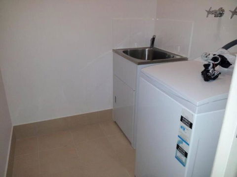 Entire 2BR Sunny House @Franklin, Canberra - Darwin Tourism 3