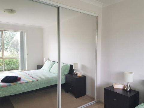 Entire 2BR Sunny House @Franklin, Canberra - Darwin Tourism 4