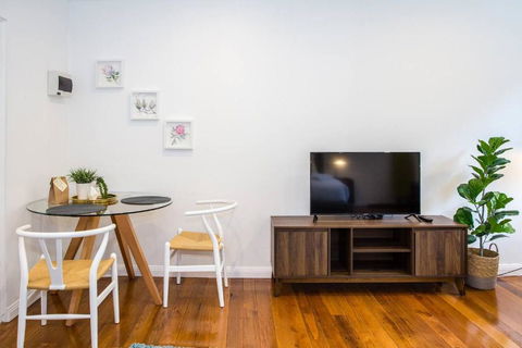 Esperanza Gardens - A Stylish Victorian Studio - Darwin Tourism 2