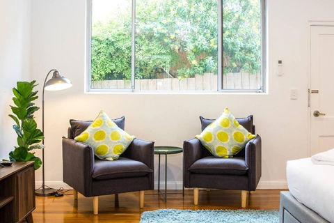 Esperanza Gardens - A Stylish Victorian Studio - Darwin Tourism 3