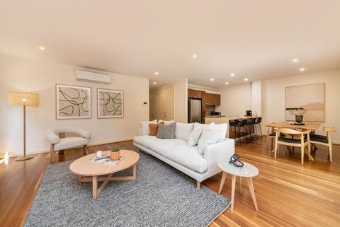 Esplanade Escape To The Brighton Beach Boxes - Darwin Tourism 0