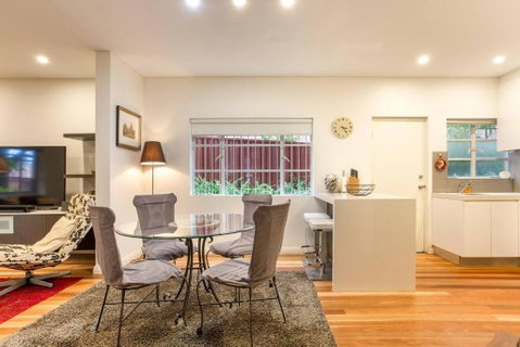 Exclusive Art Deco Escape In Tree-lined Kingsford - Darwin Tourism 3