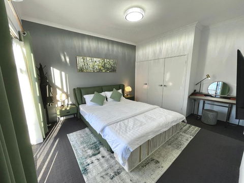 Equitice Spring Moonlight Villa - Darwin Tourism 4