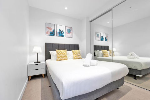 EPORO Tower Modern Apartments Melbourne Central CBD - Darwin Tourism 1