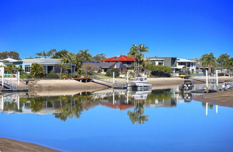 Fabulous Canal-front Unit In Mooloolaba - Darwin Tourism 1