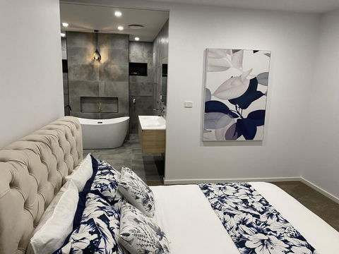 Fairy Meadow Beach House - Darwin Tourism 2