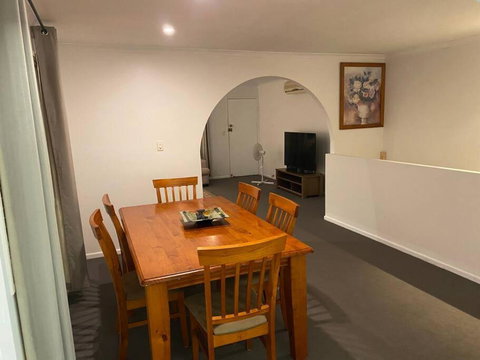 FAMILY 3-bedroom Everton Hills Apartment - Darwin Tourism 0