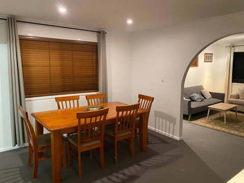 FAMILY 3-bedroom Everton Hills Apartment - Darwin Tourism 1