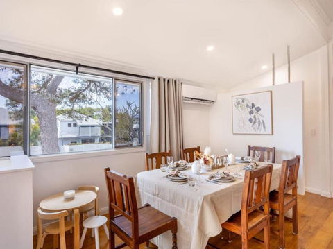 Family Friendly Cozy 4BR House At Annerley - Darwin Tourism 1